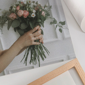 Decorative poster Flowers in hand