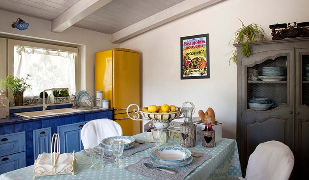 yellow retro kitchen